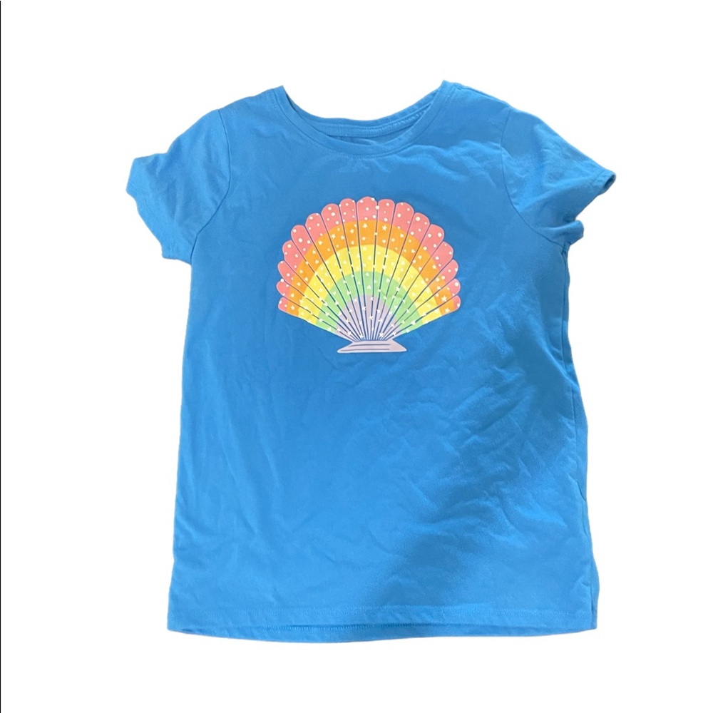 A cute blue seashell shirt
